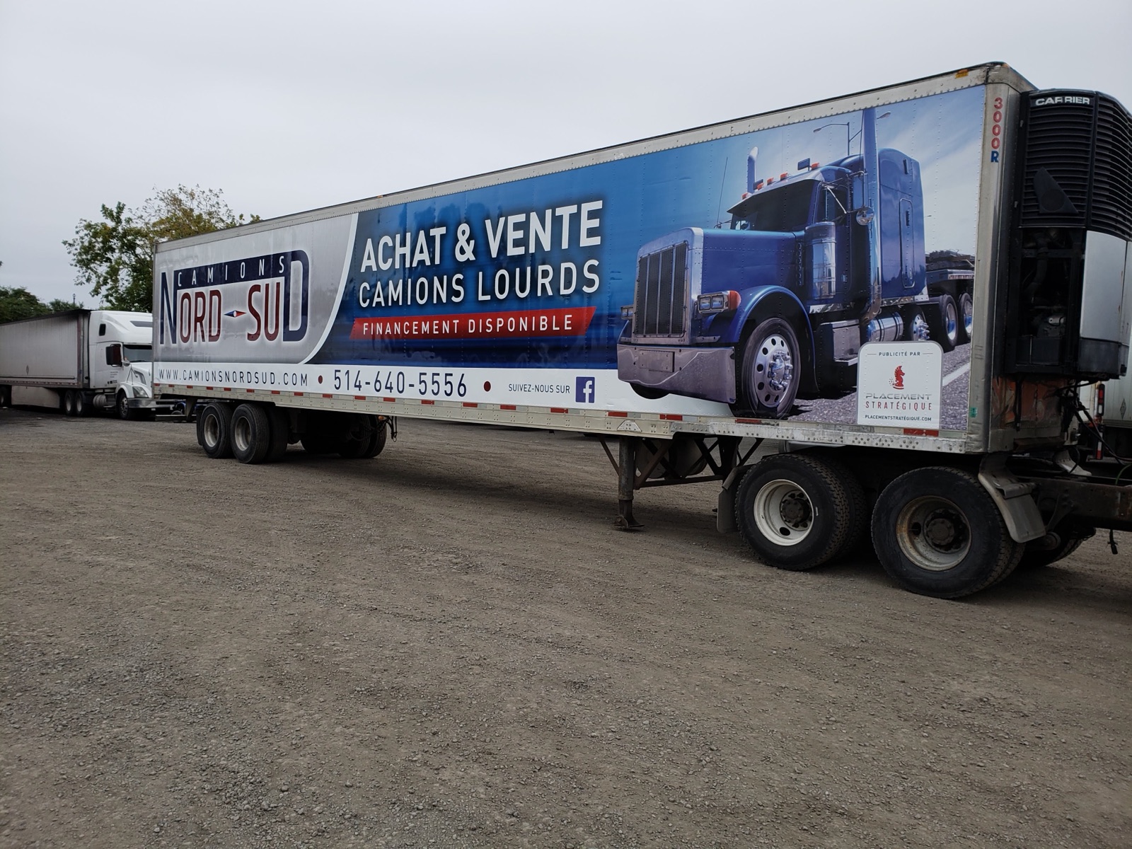 Side of the 53-ft trailer, close view